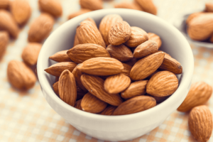 Kacang Almond dan Fakta Nutrisinya