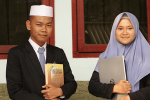 Arti dan Makna Kata “Santri”